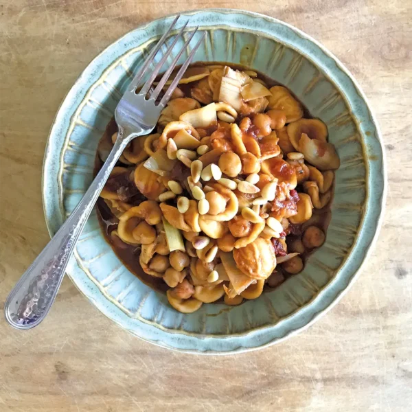 Pasta with chickpeas and artichokes