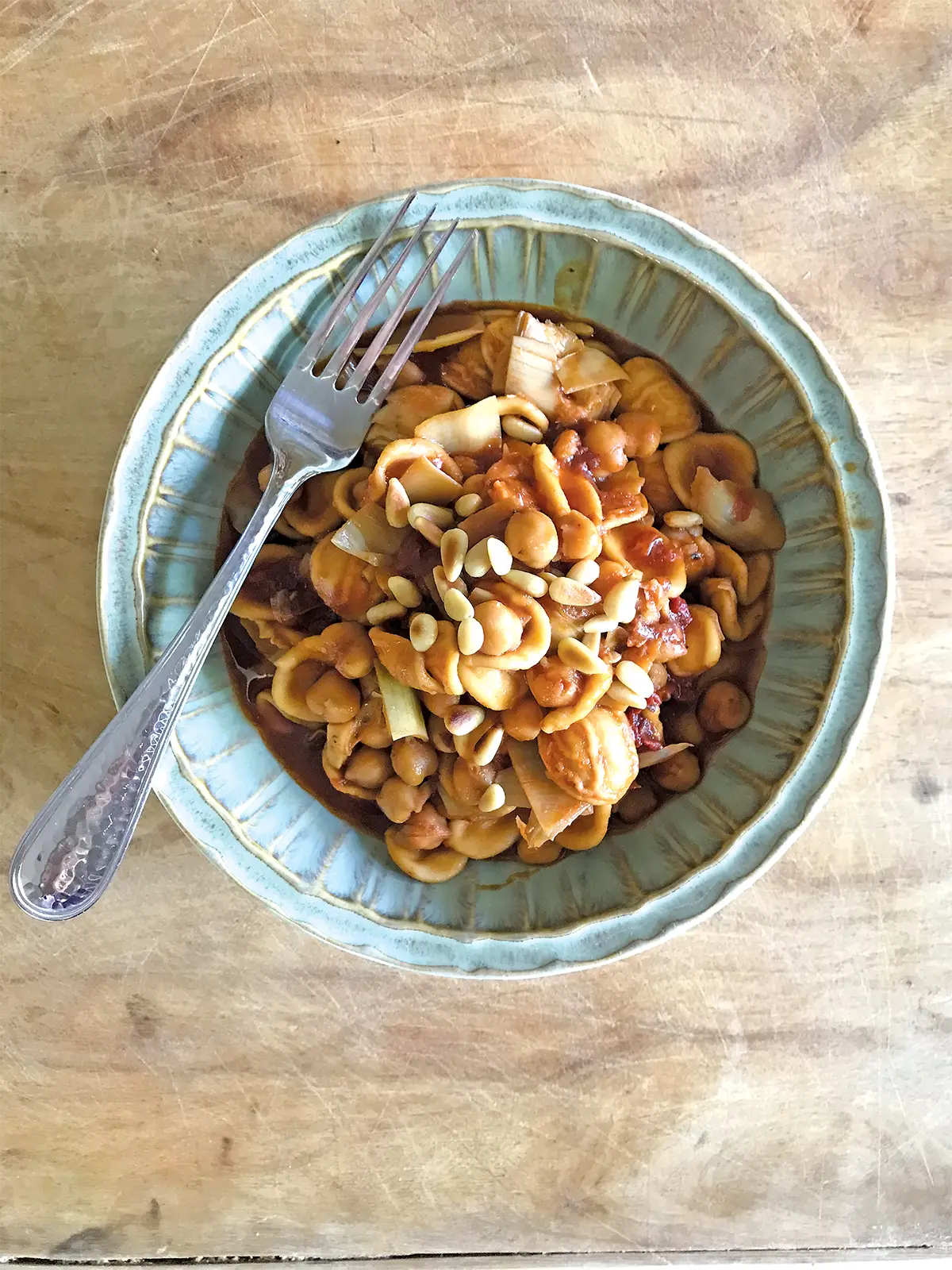 Pasta with chickpeas and artichokes