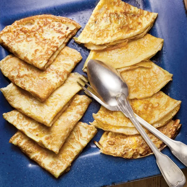 Crêpes à l ’Orange on a blue plate