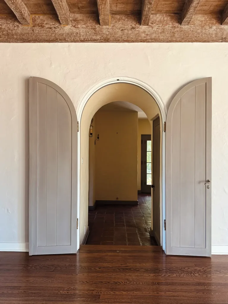 Arched doorway inside the house.