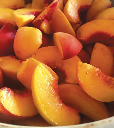 Peaches in a baking dish.