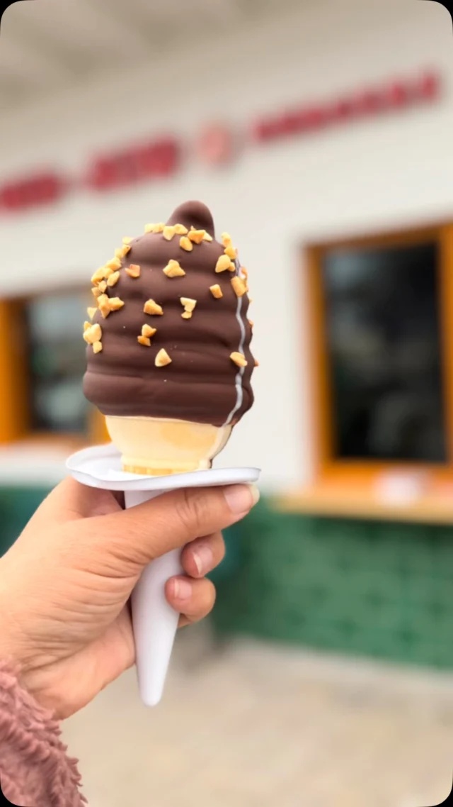 A new spot is opening this Thursday in downtown Santa Barbara with a nostalgic vibe for the counter service days. 
Milkshakes and dipped ice cream cones go along with smashburgers, fried chicken sandwiches, fries plus vegetarian options like an Impossible burger, a grain salad and a kale salad. 
There’s even a secret menu item only available on weekends, you’ll have to spot it in the calendar of opening deals for the next week.
It’s rare to have a burger under $5 in this town, and it’ll be right in the downtown action. There’s lots of outdoor seating for casual noshing and hanging out with friends.